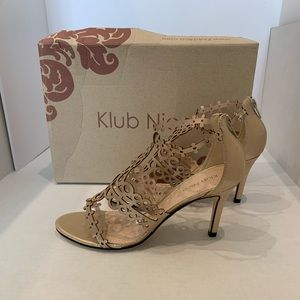 Klub Nico golden champagne t-strap sandals shoes size 9